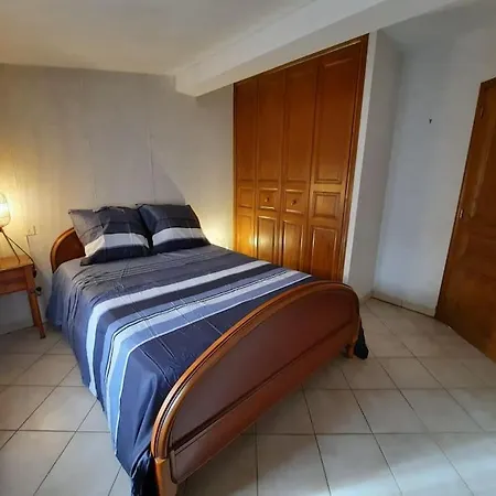 A 200 Mètres Du Château : Maison De *