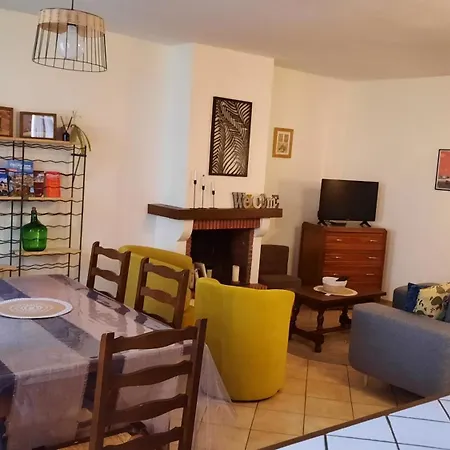 Holiday home A 200 Metres Du Chateau : Maison De
