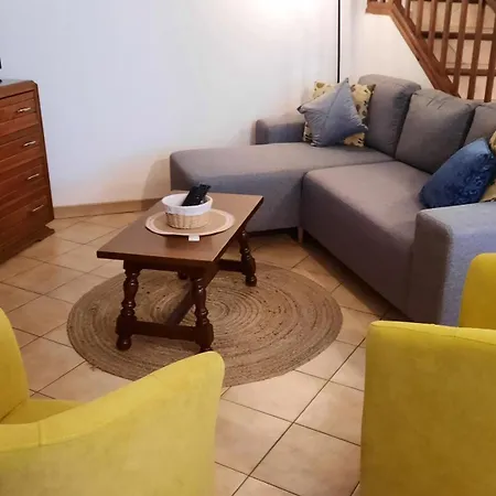 A 200 Metres Du Chateau : Maison De بيت للعطل قرقشونه