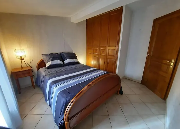 A 200 Metres Du Chateau : Maison De *