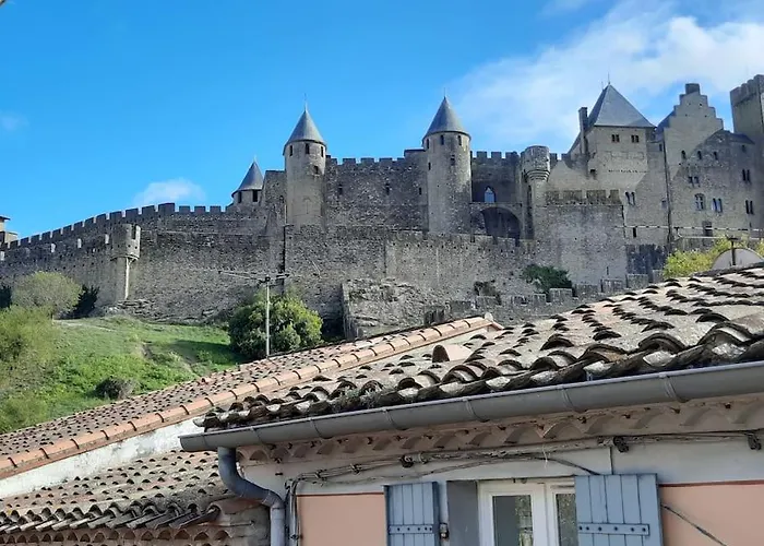 A 200 Metres Du Chateau : Maison De *